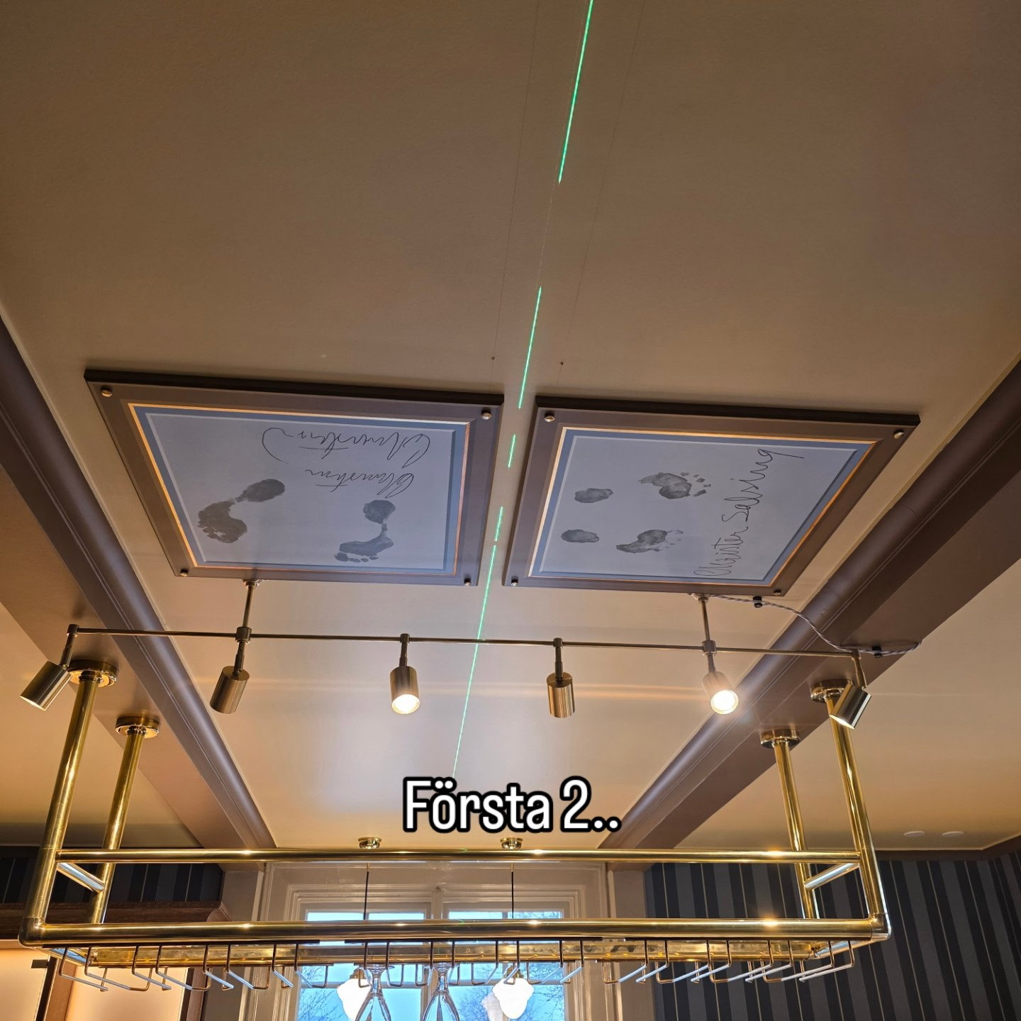 Steg 11: Första två plattorna på plats